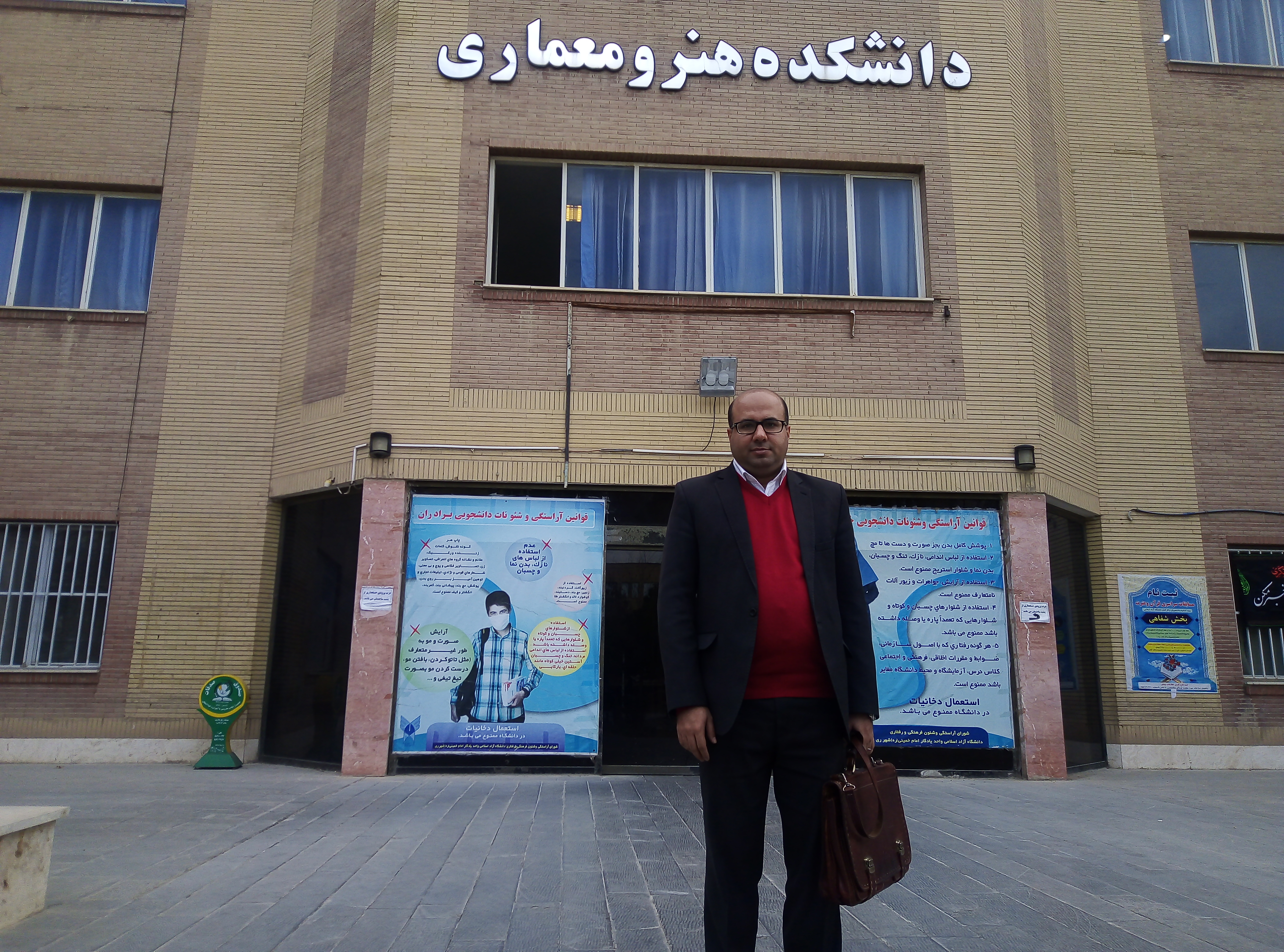 دکتر علی اکبری، استادیار معماری دانشگاه آزاد شهرری (داور جشنواره)